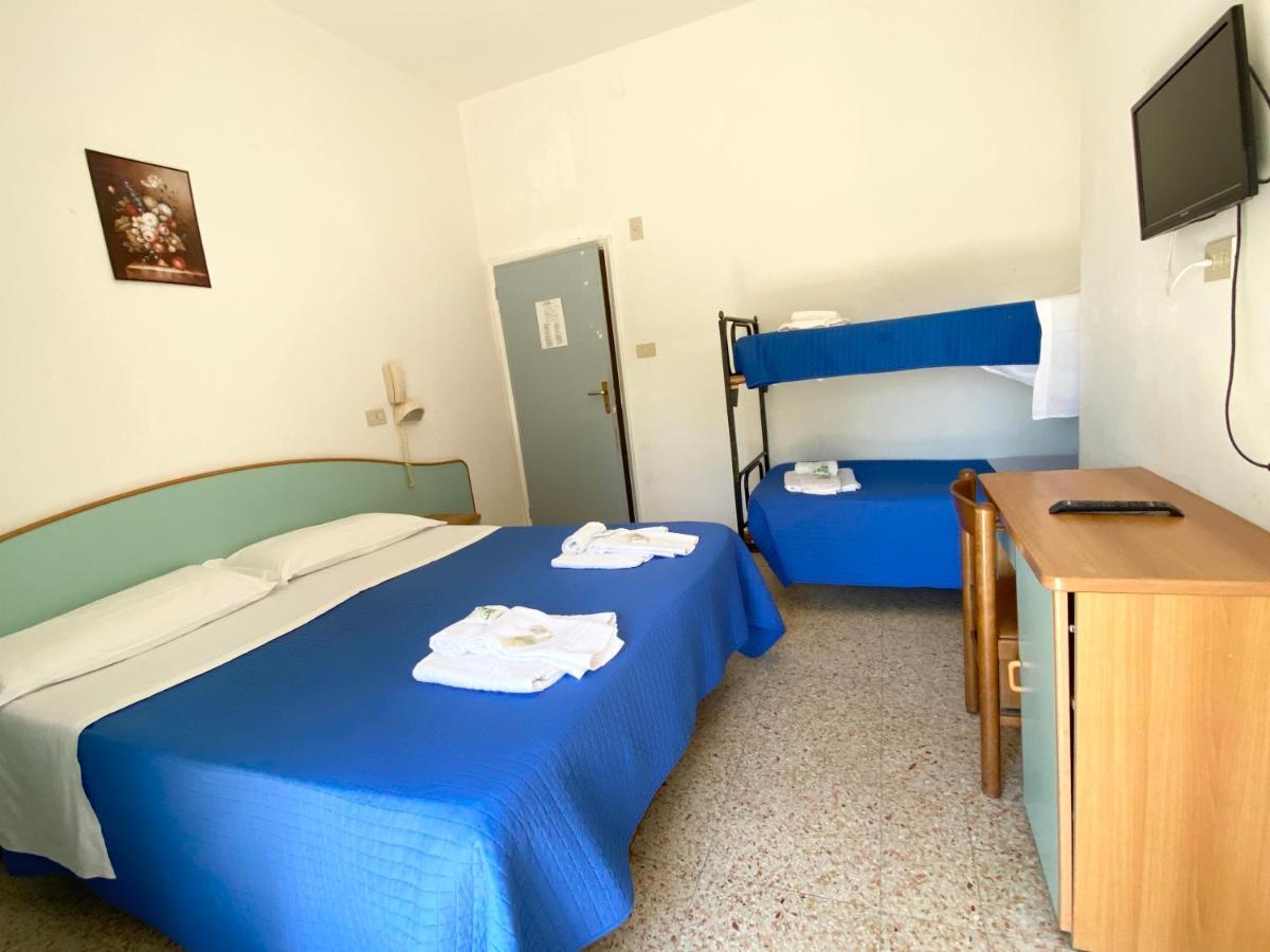 Hotel Luna Rossa Rimini Exterior foto